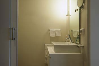 1866 Court & Suites