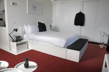 1866 Court & Suites