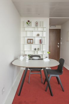 1866 Court & Suites