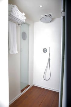 1866 Court & Suites