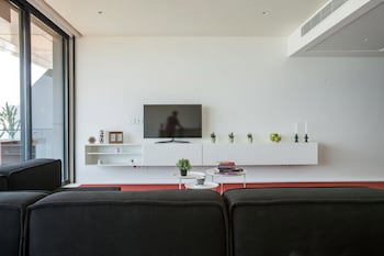 1866 Court & Suites