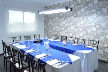 Aranjuez Hotel & Suites