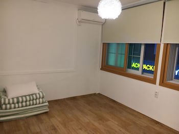 Backpackers In Yeosu - Hostel