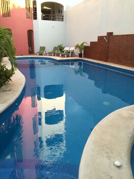 Hotel Y Suites Los Encantos