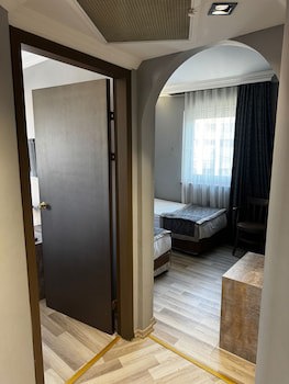 (1)Deluxe Triple Room , 1 Twin Bed and 1 Double Bed