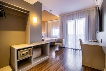 Blue Tree Towers Analia Franco Tatuape