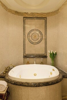 Sheraton Kuwait, A Luxury Collection Hotel, Kuwait City