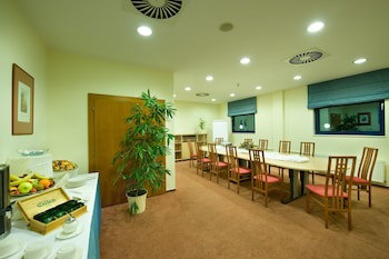 Ramada By Wyndham Airport Prague