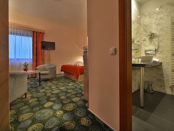 Ramada by Wyndham Airport Prague galeri fotoğrafı