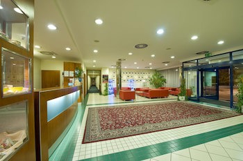 Ramada by Wyndham Airport Prague galeri fotoğrafı
