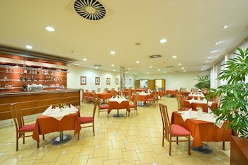 Ramada by Wyndham Airport Prague fotoğrafı
