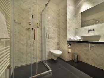 Ramada By Wyndham Airport Prague