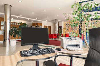 Ramada By Wyndham Airport Prague