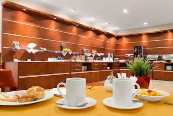 Ramada by Wyndham Airport Prague galeri fotoğrafı