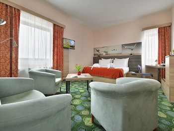 Ramada by Wyndham Airport Prague galeri fotoğrafı