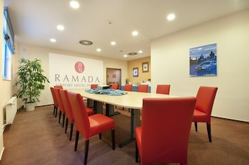 Ramada By Wyndham Airport Prague