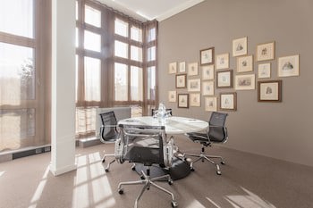 Ema House Hotel Suites