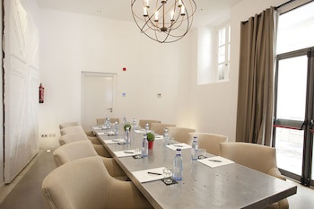 Puro Oasis Urban Hotel