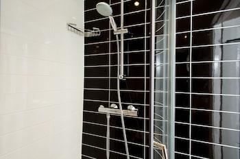 Marble Arch Inn Hotel