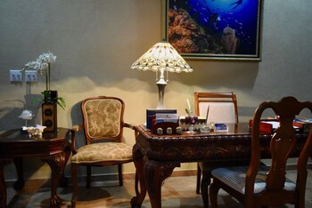 Gems At Paradise Beach Hotel