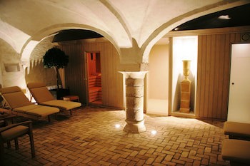 Dukes’ Arches - Adults Only