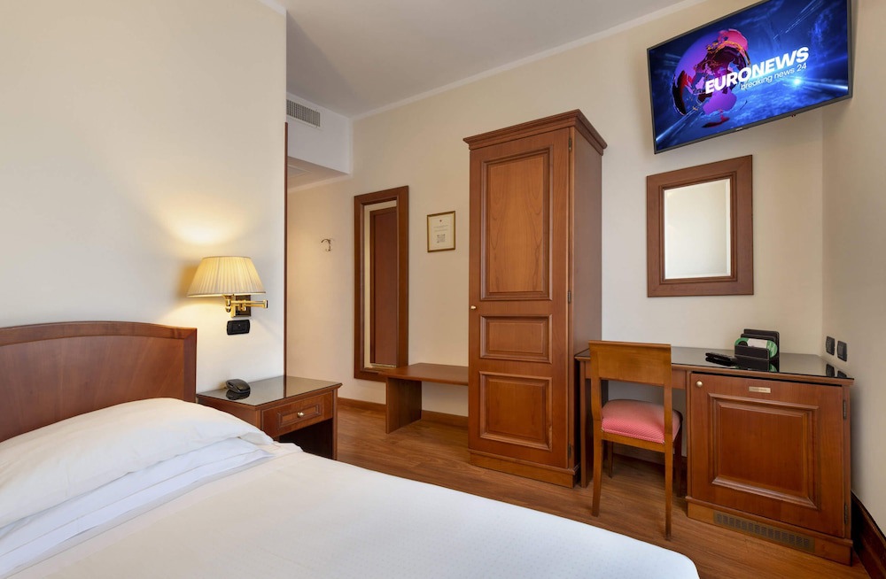 Lancaster Hotel