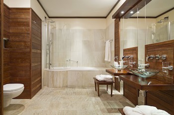 Mamaison Le Regina Boutique Hotel