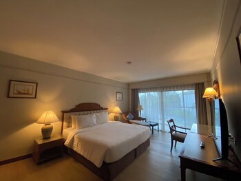 Amora Beach Resort Phuket