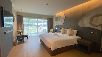 Amora Beach Resort Phuket