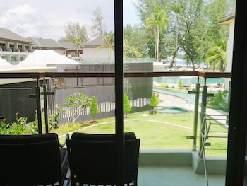 Amora Beach Resort Phuket