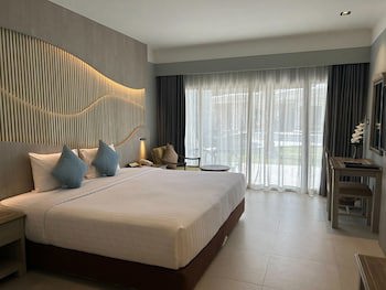 Amora Beach Resort Phuket