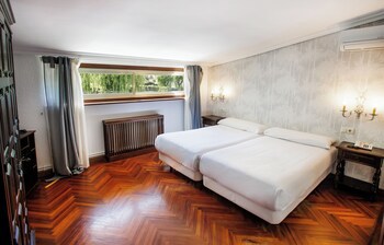 Hotel Conde Rodrigo Ii By Eme Hoteles