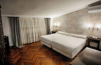 Hotel Conde Rodrigo Ii By Eme Hoteles