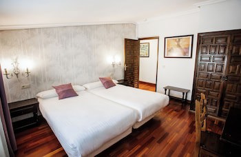 Hotel Conde Rodrigo Ii By Eme Hoteles