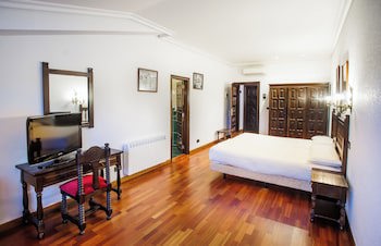 Hotel Conde Rodrigo Ii By Eme Hoteles