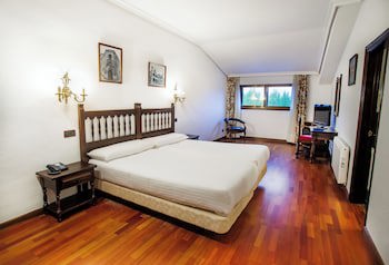 Hotel Conde Rodrigo Ii By Eme Hoteles