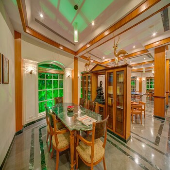 Renest Shraddha Inn - Shirdi