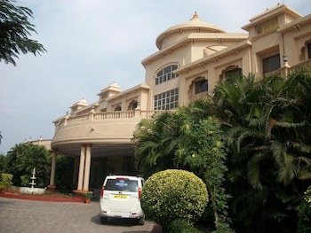 Renest Shraddha Inn - Shirdi