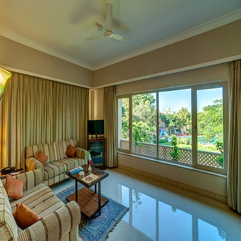 Renest Shraddha Inn - Shirdi
