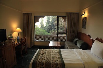 Renest Shraddha Inn - Shirdi