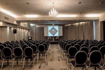 Plaza Real Suites Hotel