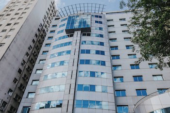 Plaza Real Suites Hotel