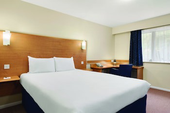 Days Inn By Wyndham Warwick South M40