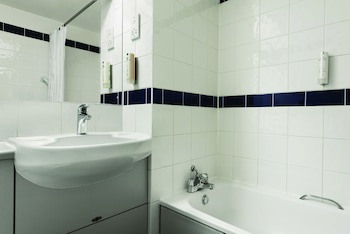 Days Inn By Wyndham Warwick South M40