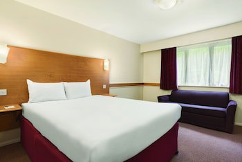 Days Inn By Wyndham Warwick South M40
