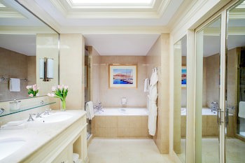 Four Seasons Hotel Cairo At Nile Plaza