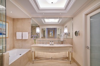 Four Seasons Hotel Cairo At Nile Plaza