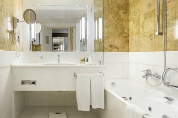 Holiday Inn Athens Attica Av. Airport West by IHG fotoğrafı
