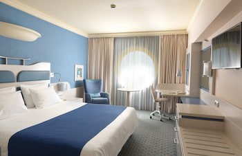 Holiday Inn Athens Attica Av. Airport West by IHG galeri fotoğrafı