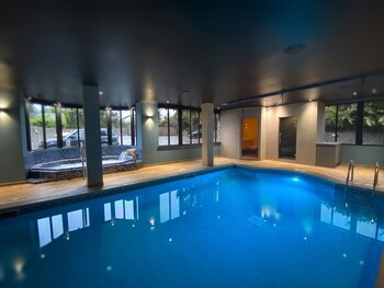 Stonecross Manor Hotel